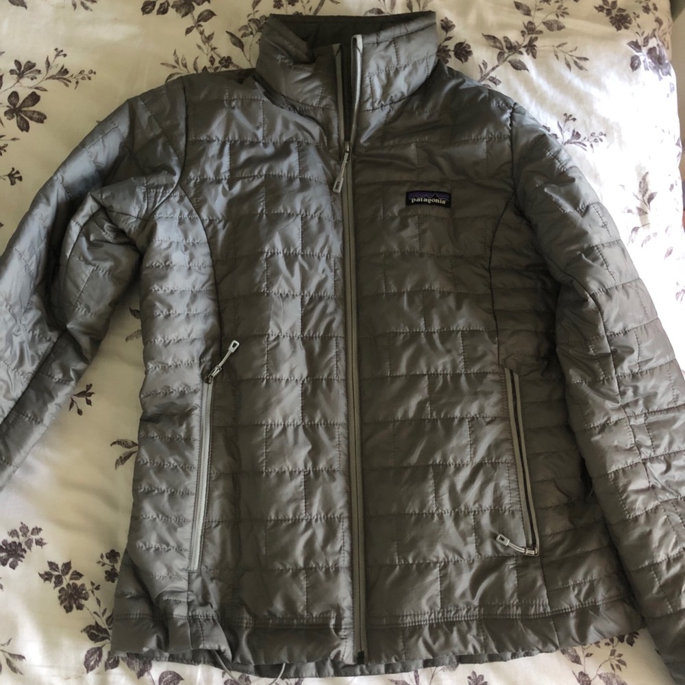 Patagonia Women’s puffer jacket gray M